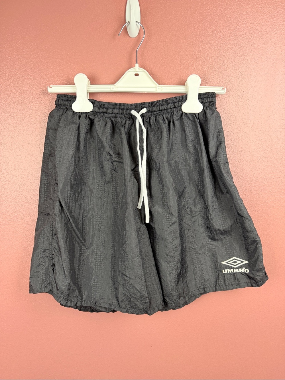 Vintage Umbro Men's Black Athletic Shorts Size Large Pull On